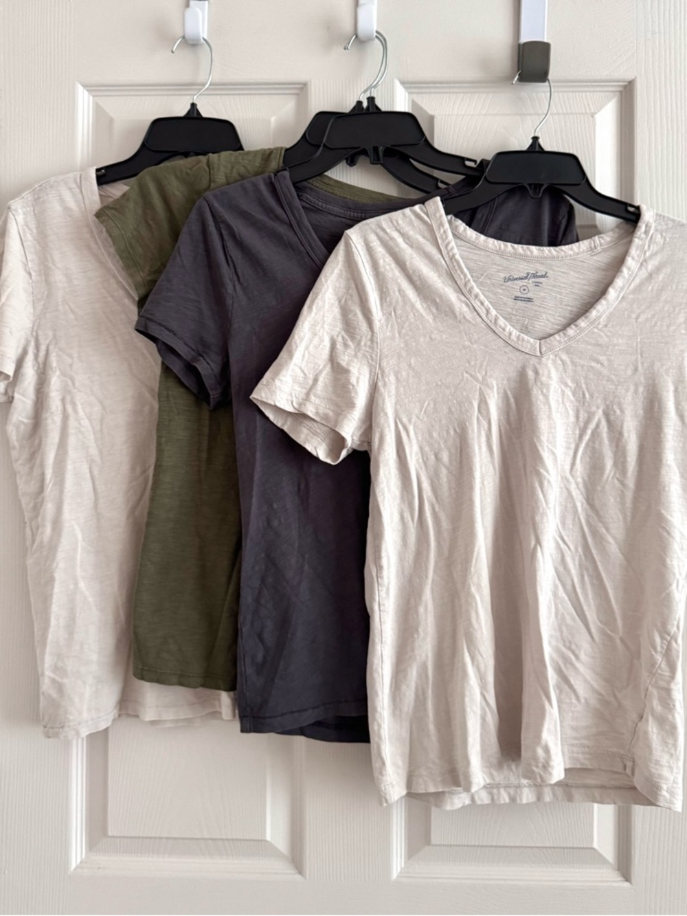 *Set of 4* Universal Thread Women’s V-Neck Tee
